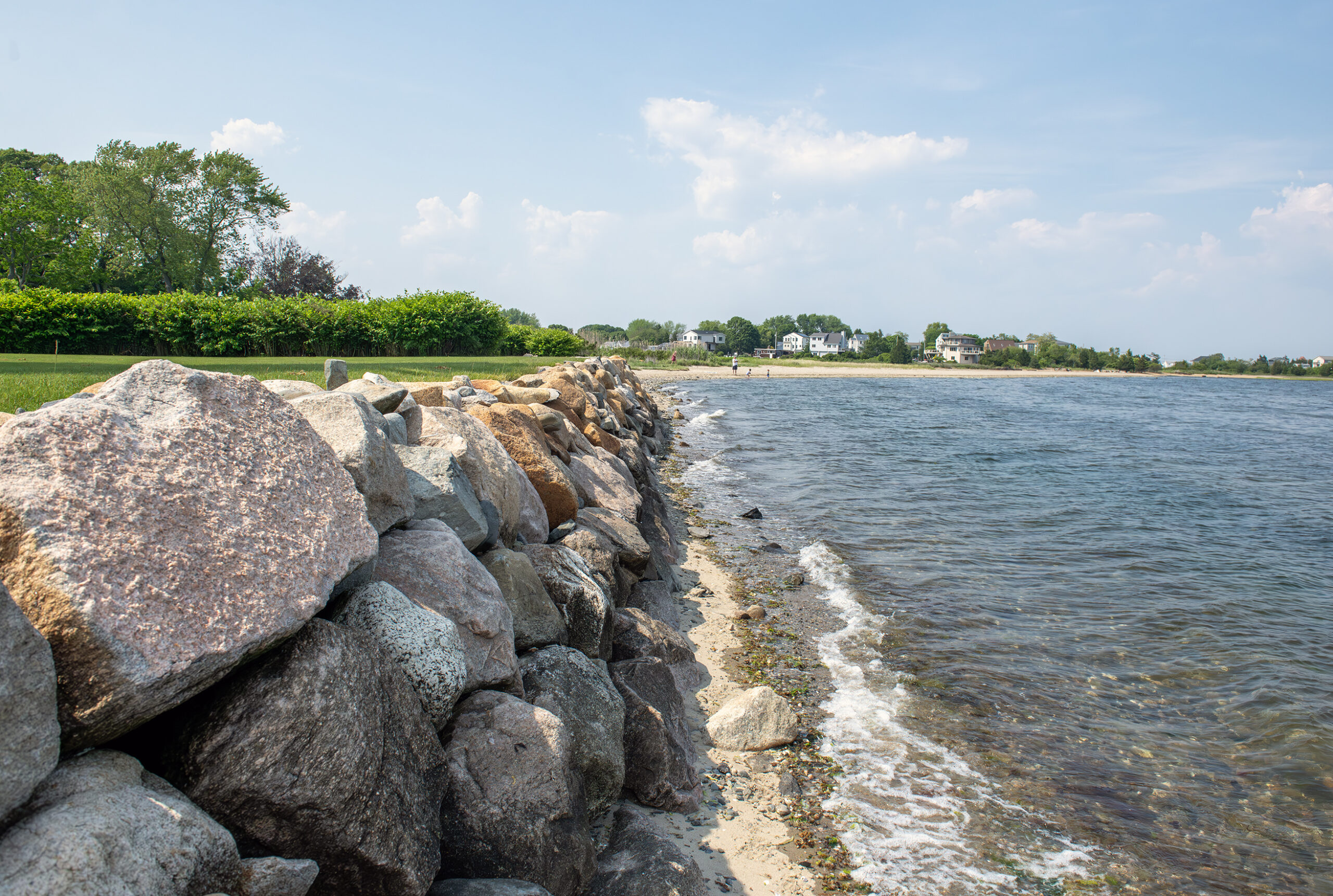 An image of shoreline hardness created by rocks right near the shoreline